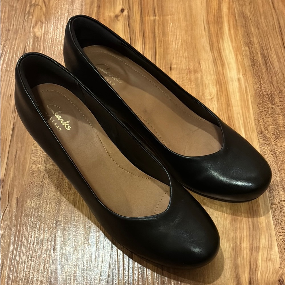 Clark’s wedge high heels 8.5